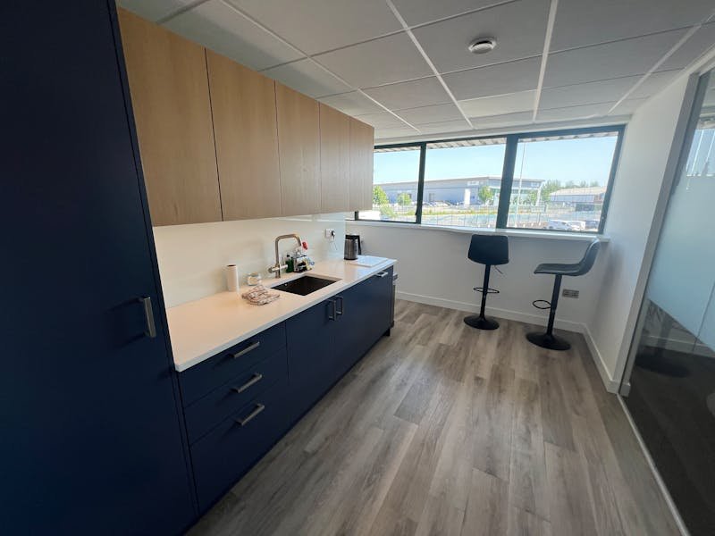 Industrial Unit in Portsmouth - photo 2