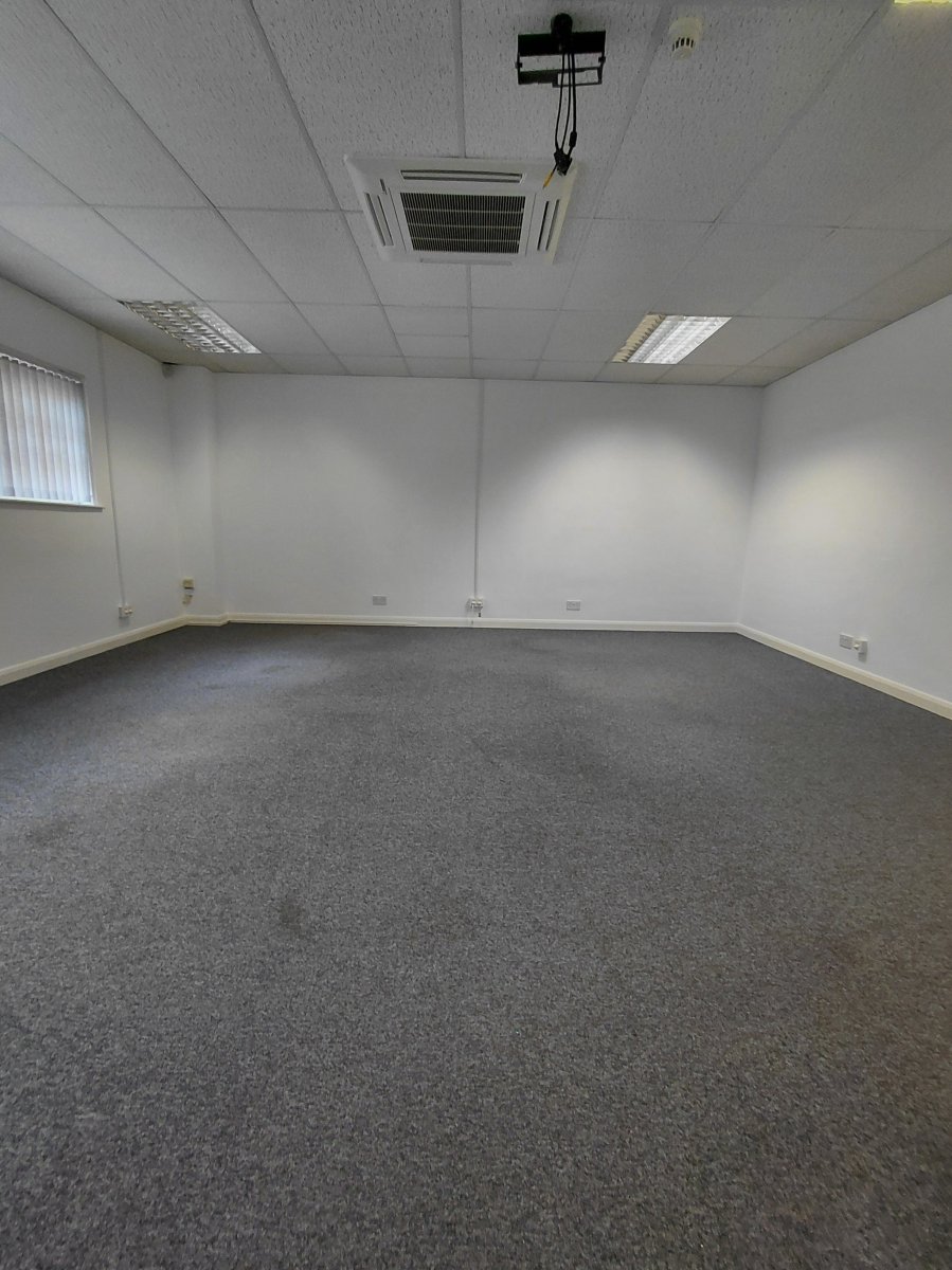 Industrial Unit in Corby - photo 4