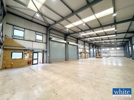 Industrial Unit in Moreton-in-Marsh - photo 2