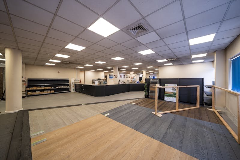 Industrial Unit in Borehamwood - photo 4