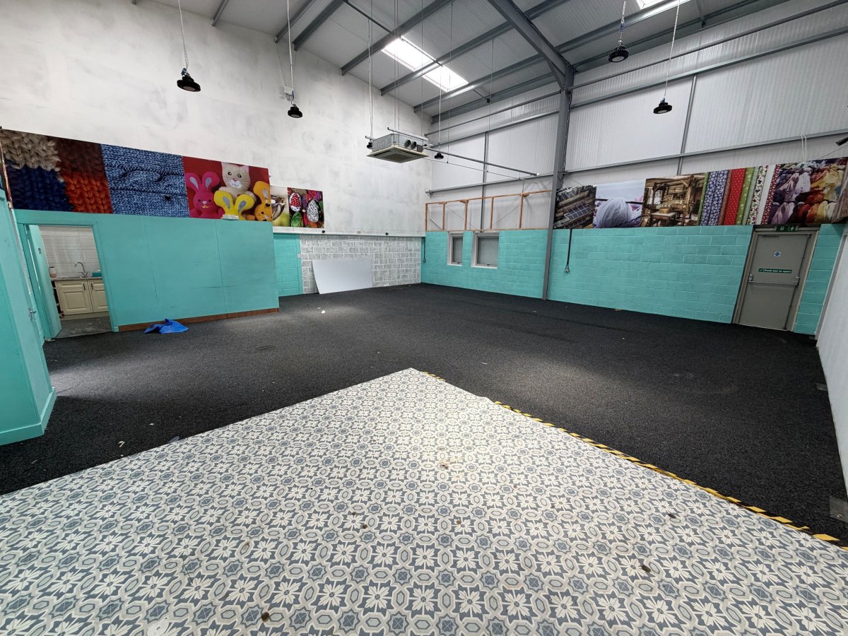 Industrial Unit in Empire Industrial Estate - photo 2