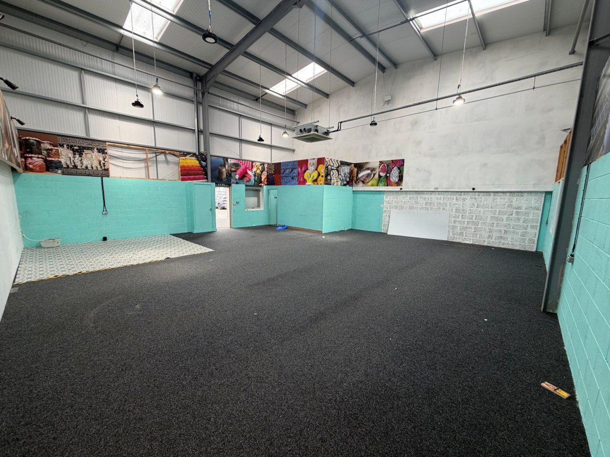 Industrial Unit in Empire Industrial Estate - photo 3