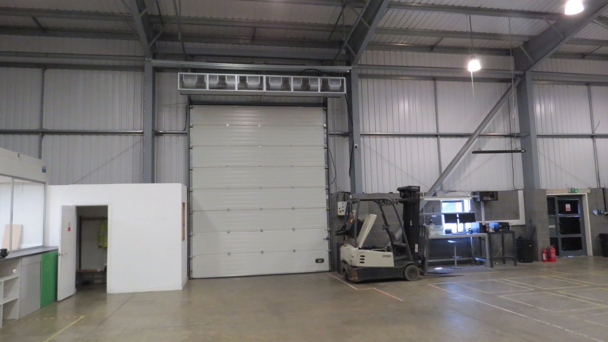 Industrial Unit in Hampton - photo 3