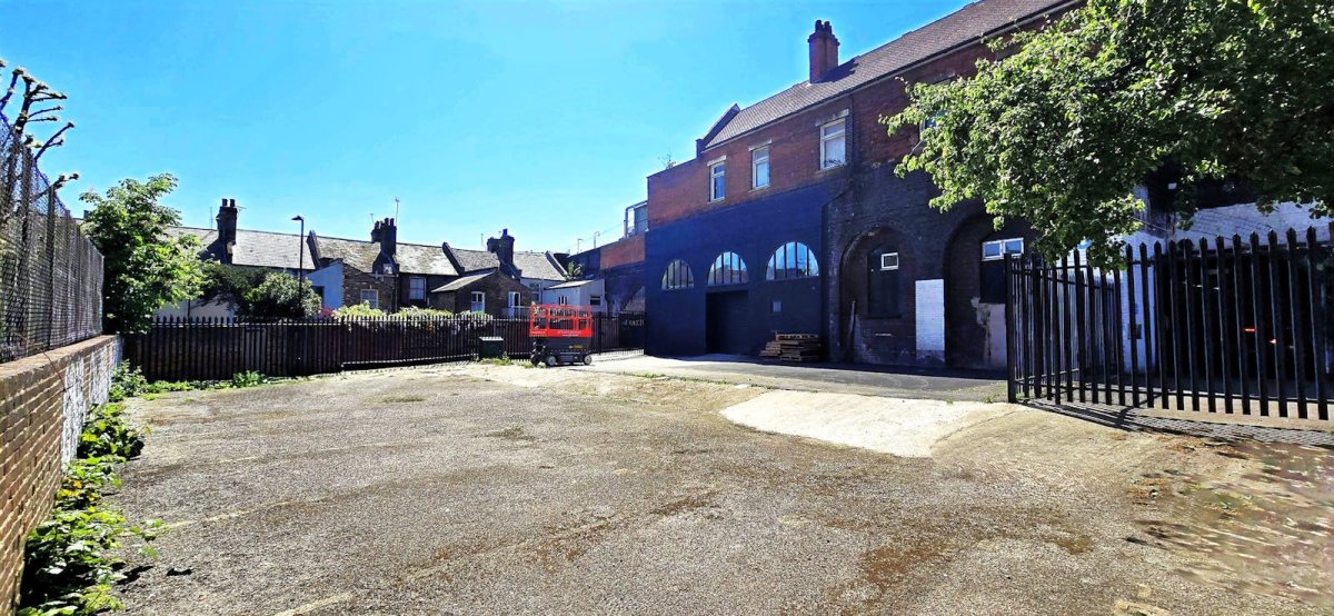 Industrial Unit in Hackney, London - photo 2