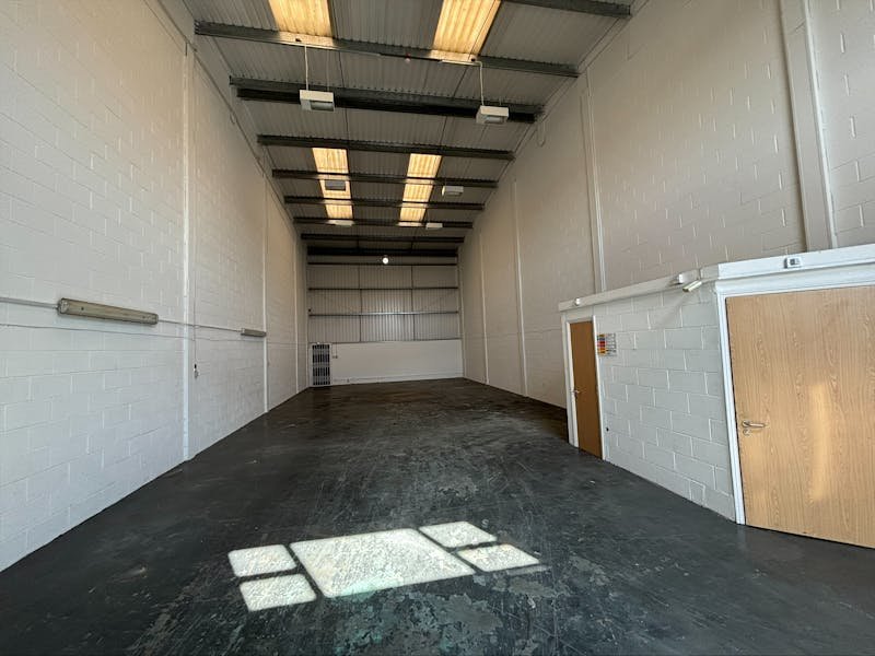Industrial Unit in Basingstoke - photo 2