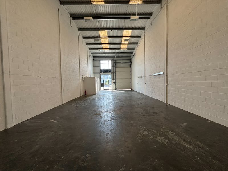 Industrial Unit in Basingstoke - photo 3