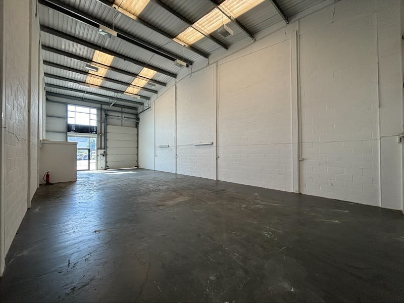 Industrial Unit in Basingstoke - photo 4