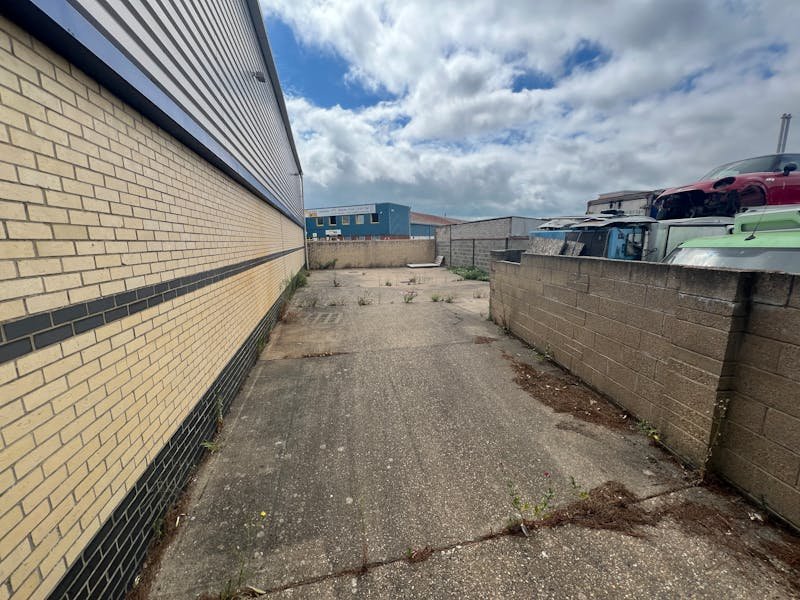 Industrial Unit in Portsmouth - photo 3