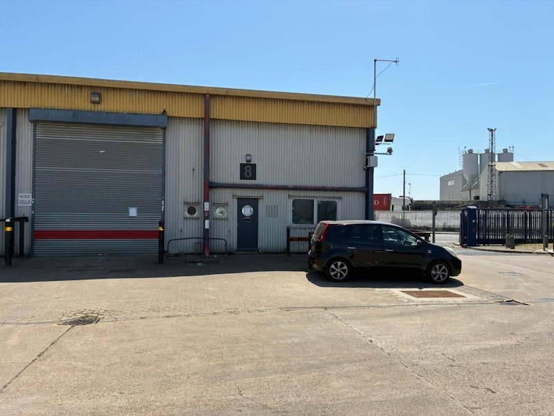 Industrial Unit in Barking - photo 3