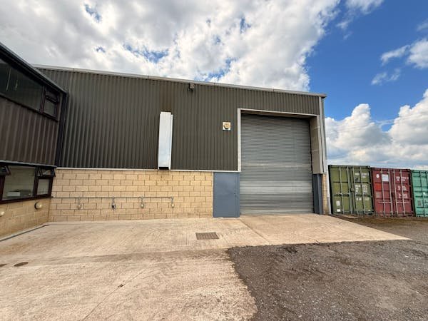 Industrial Unit in Aylesbury - photo 2