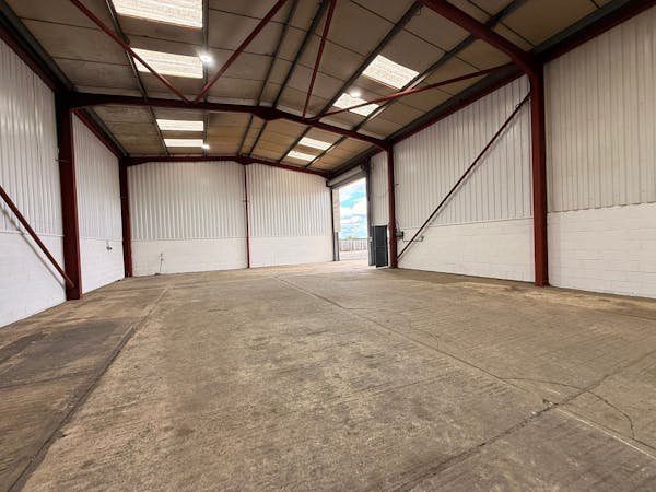 Industrial Unit in Aylesbury - photo 3