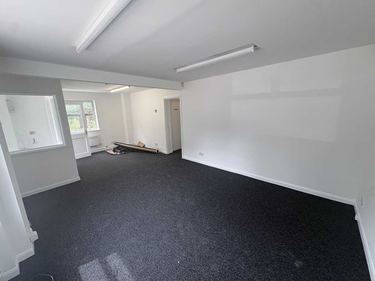 Industrial Unit in Southampton - photo 2