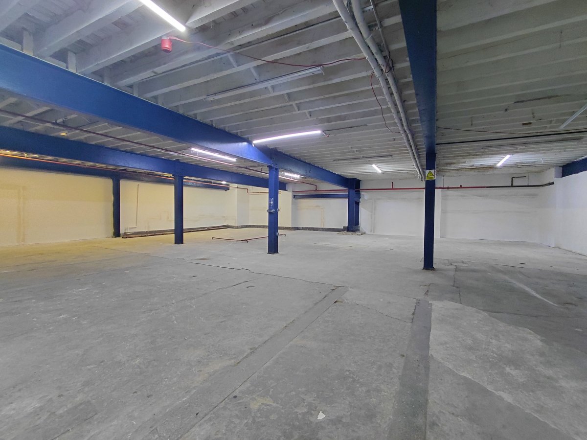 Industrial Unit in Bradford - photo 3