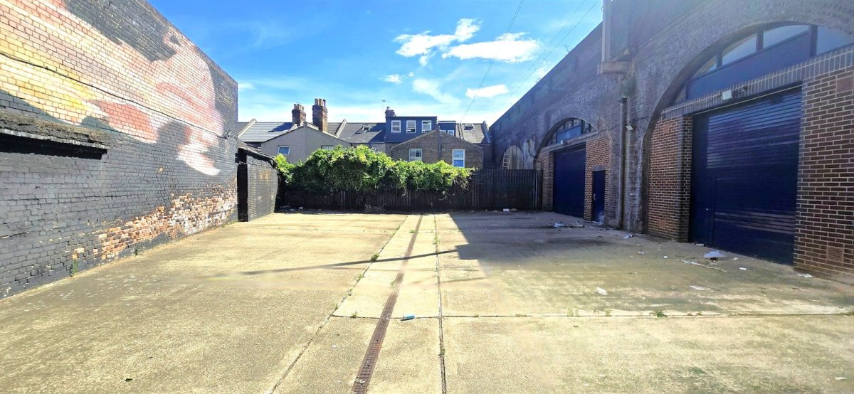 Industrial Unit in Hackney, London - photo 4