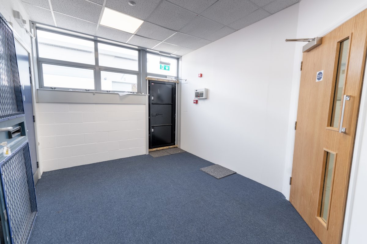 Industrial Unit in Redhill - photo 3