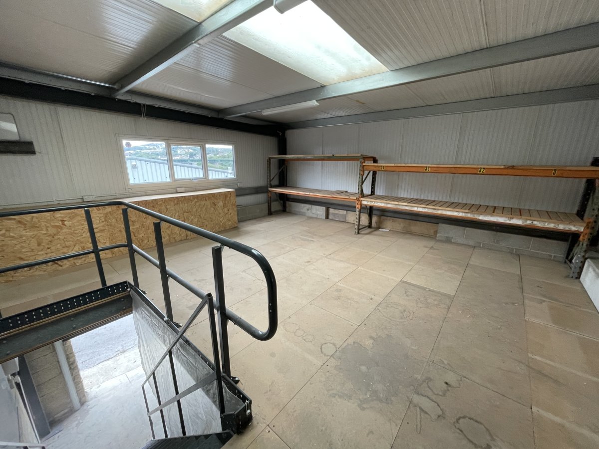 Industrial Unit in Huddersfield - photo 2