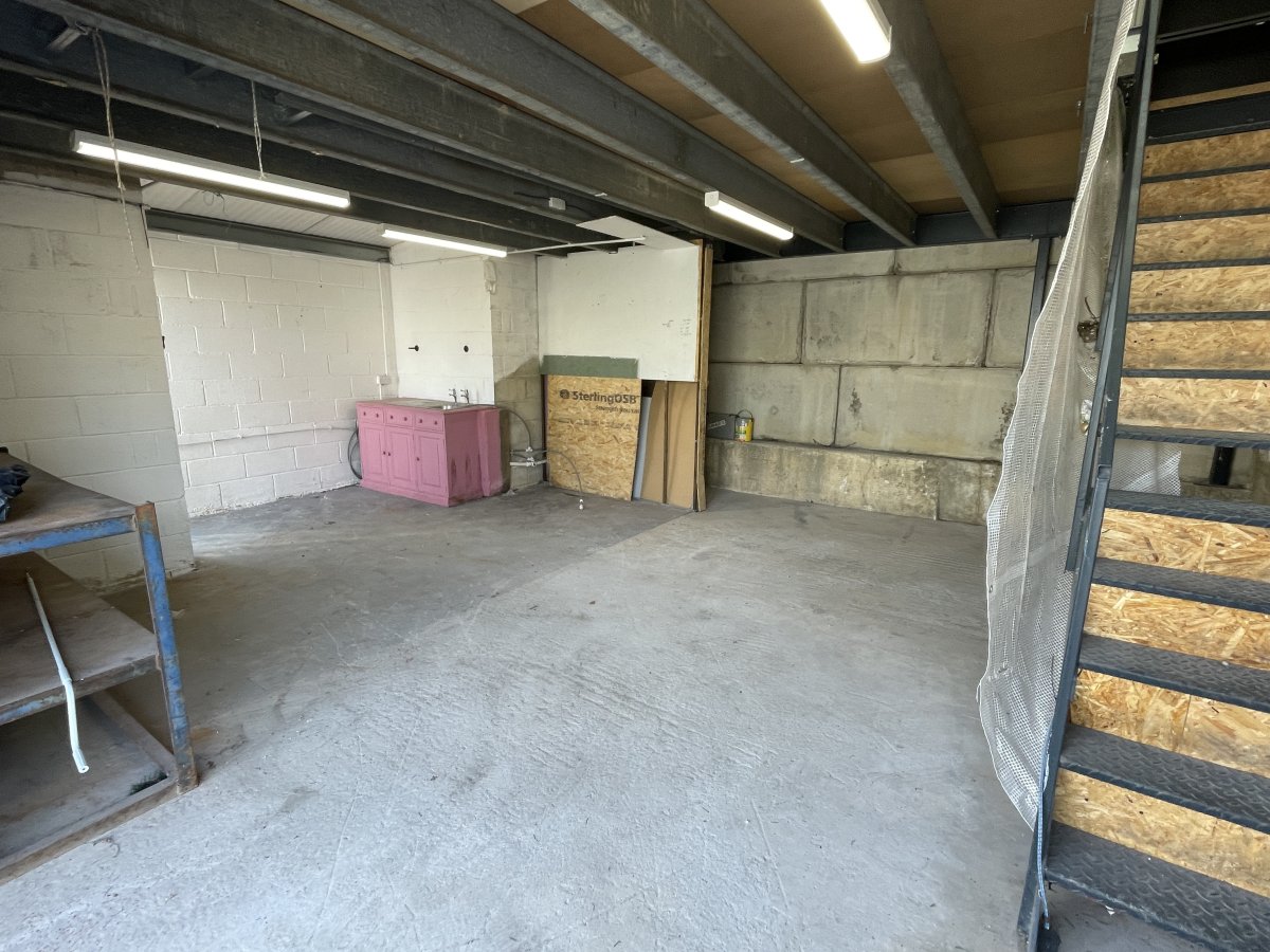 Industrial Unit in Huddersfield - photo 4