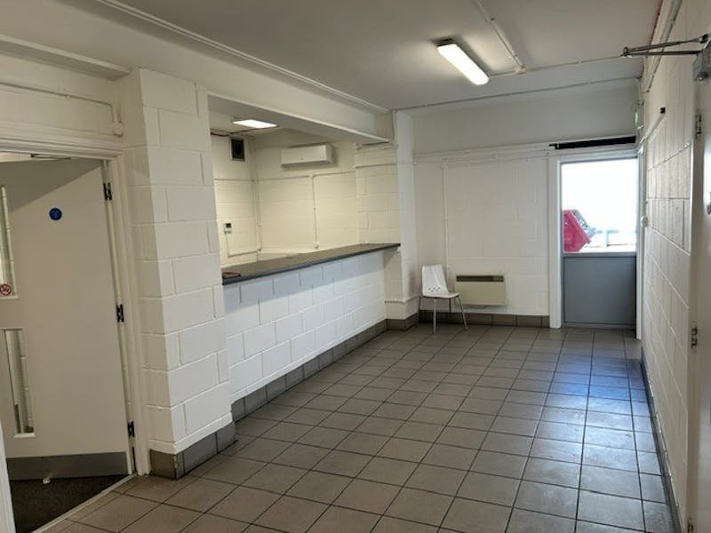 Industrial Unit in Barking - photo 4