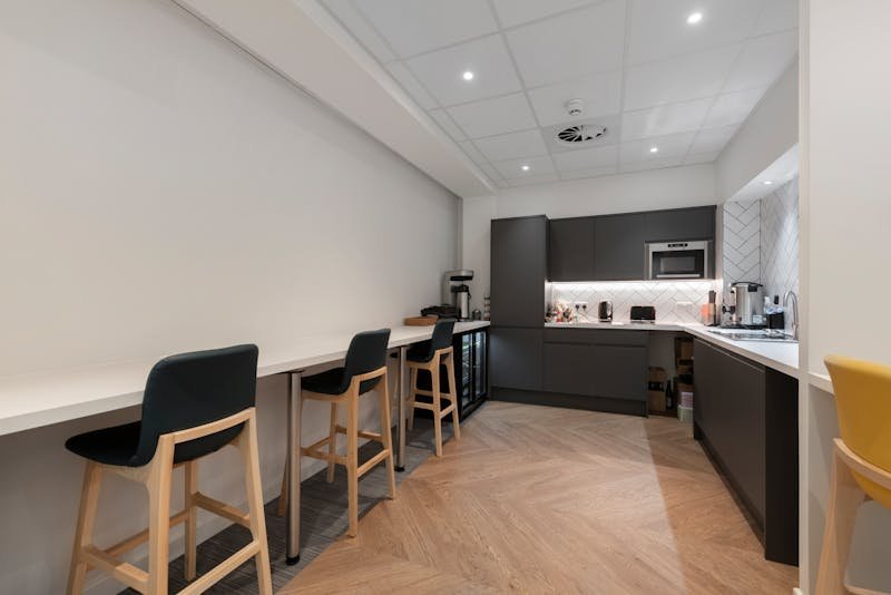 Industrial Unit in Woking - photo 4