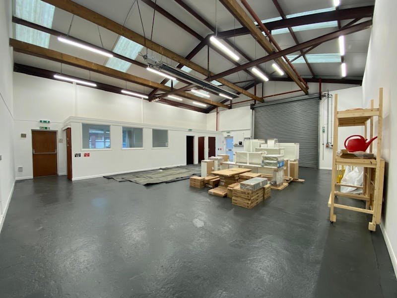 Industrial Unit in Farnham - photo 2
