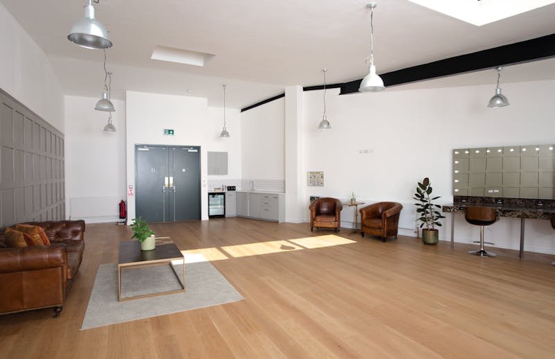 Industrial Unit in London - photo 3