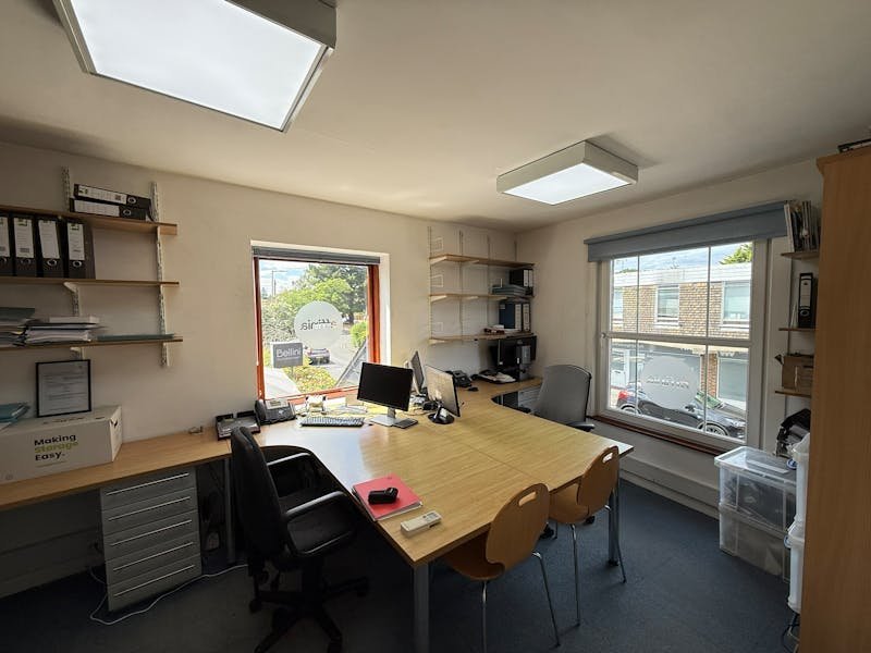 Industrial Unit in Woking - photo 2