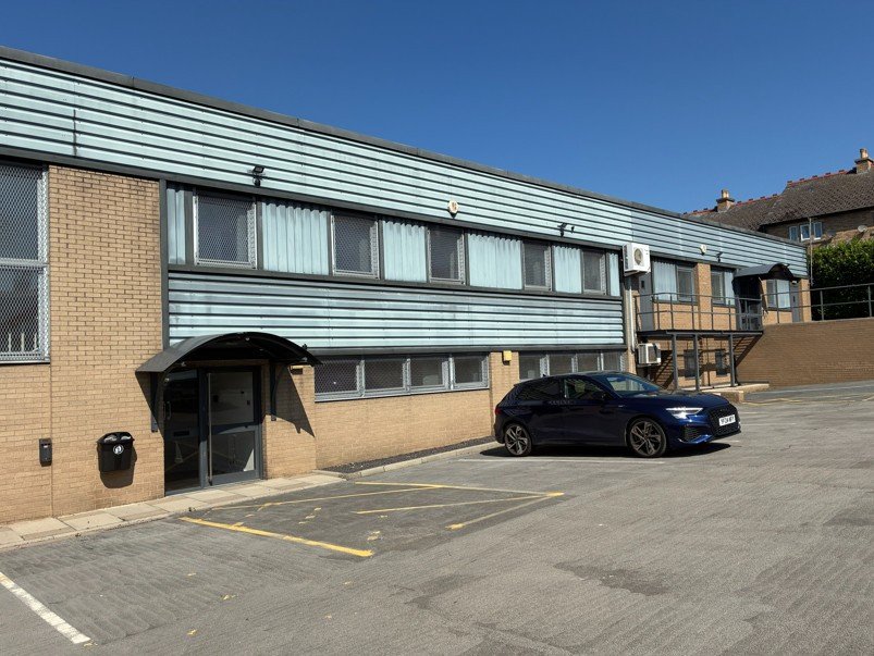 Industrial Unit in Bradford - photo 3