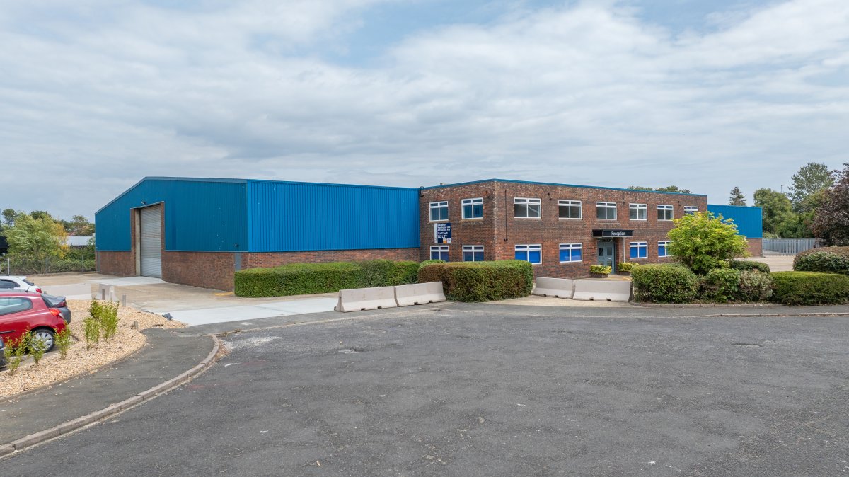 Industrial Unit in Littlehampton - photo 2