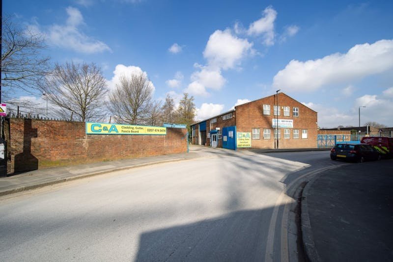 Industrial Unit in London - photo 3