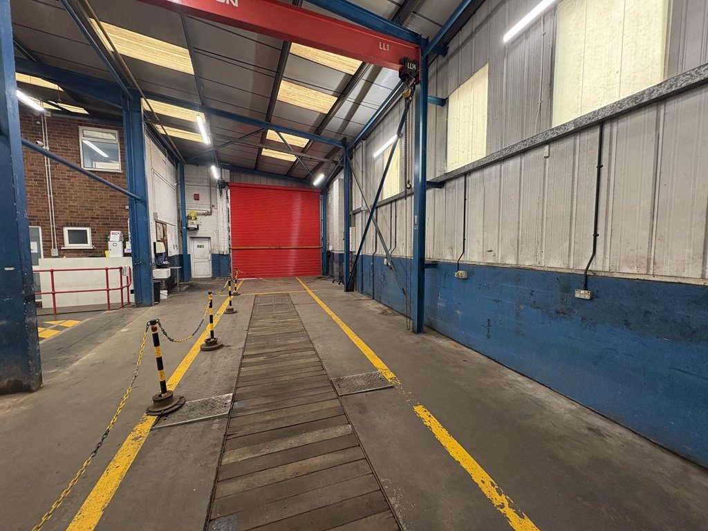 Industrial Unit in West Bromwich - photo 3
