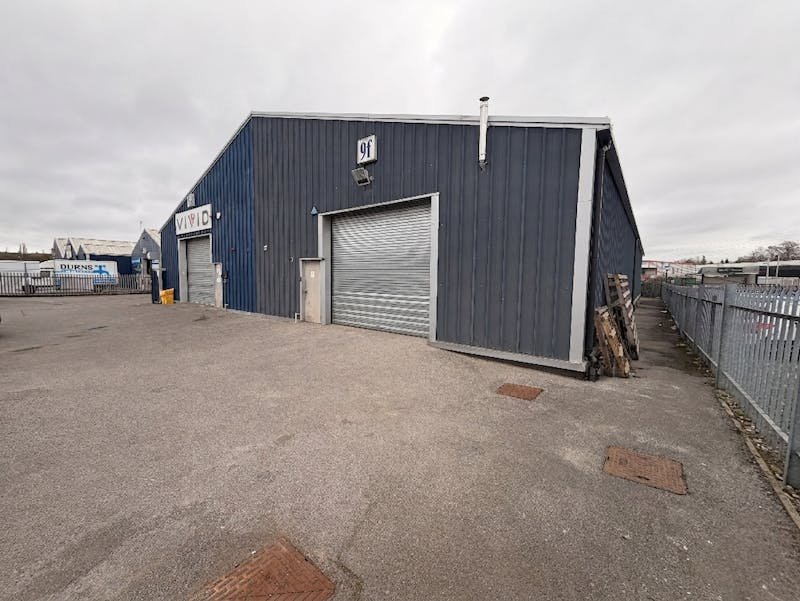 Industrial Unit in Farnham - photo 2