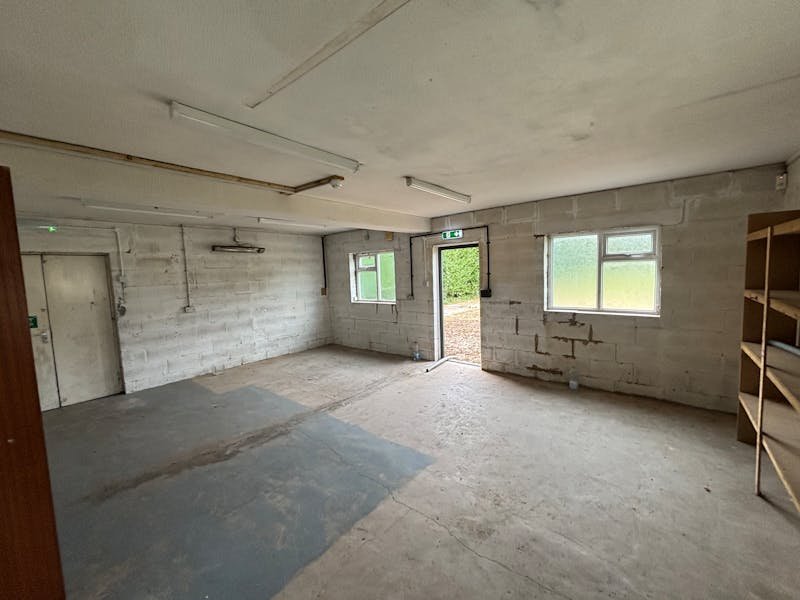 Industrial Unit in Southampton - photo 3