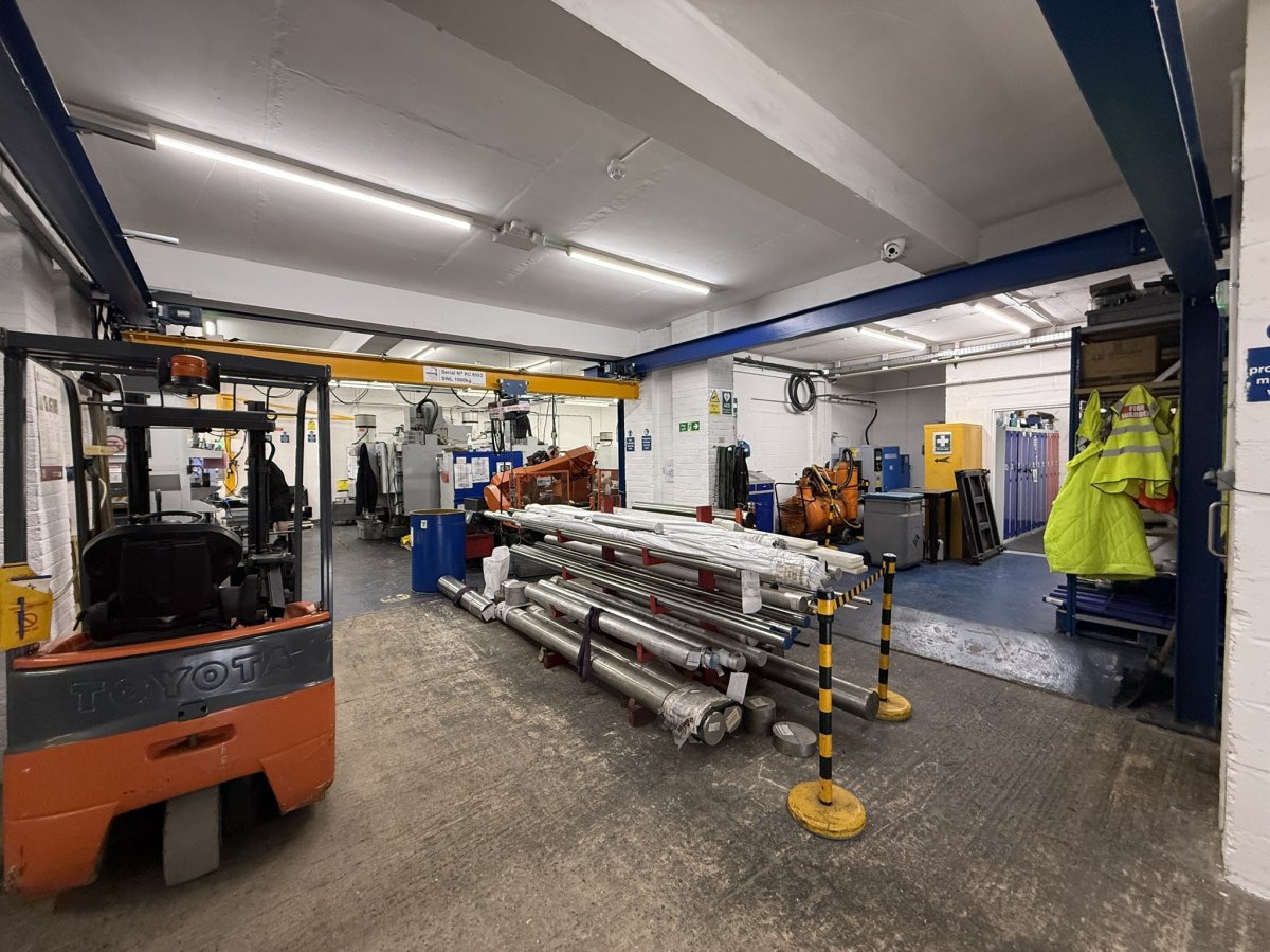 Industrial Unit in Nuneaton - photo 4