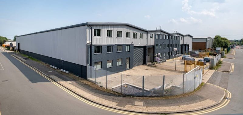 Industrial Unit in London - photo 2