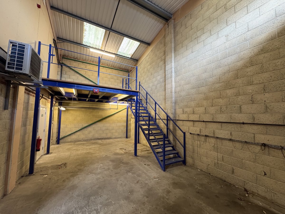 Industrial Unit in Bishops Waltham - photo 2