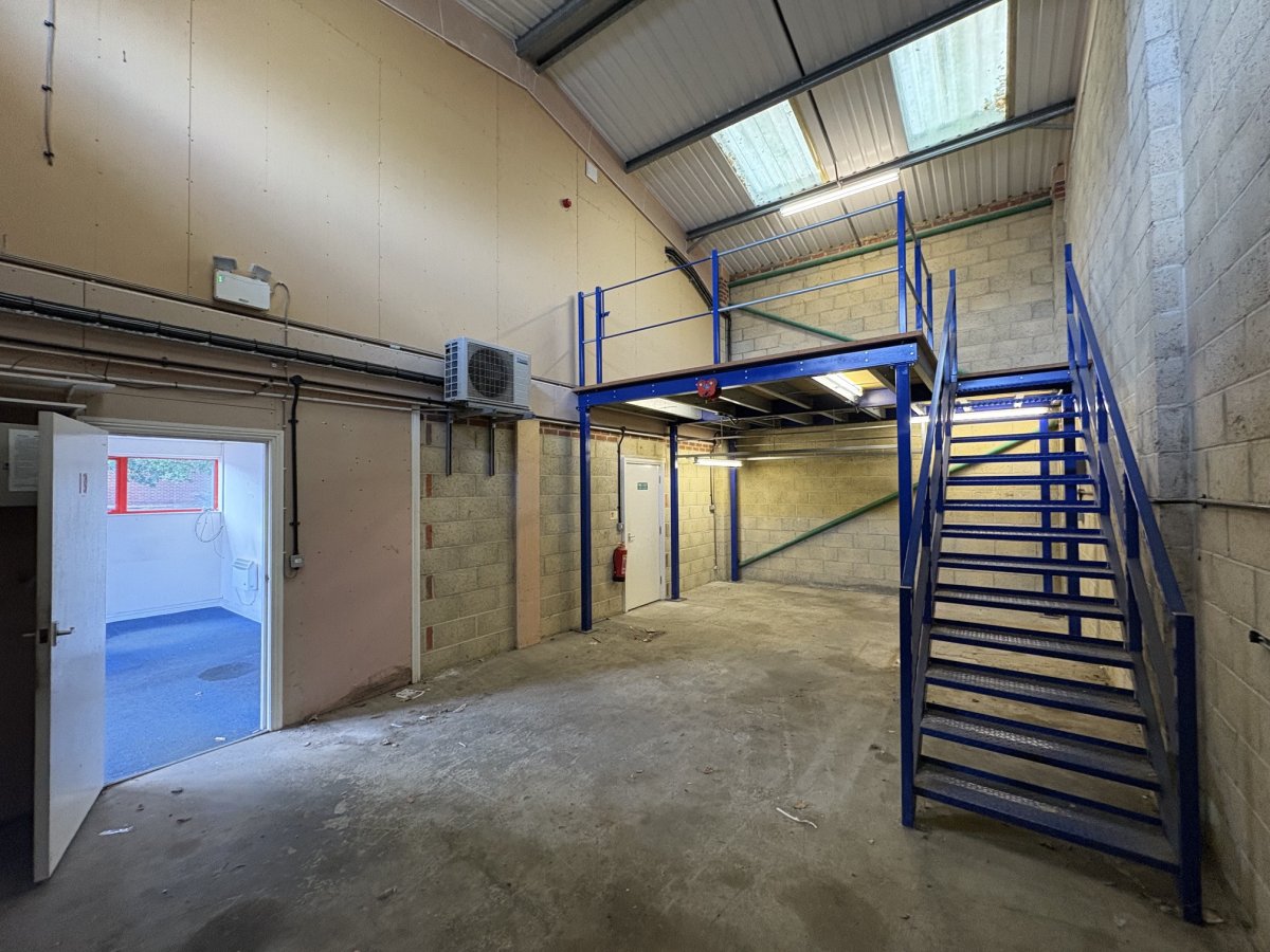 Industrial Unit in Bishops Waltham - photo 3