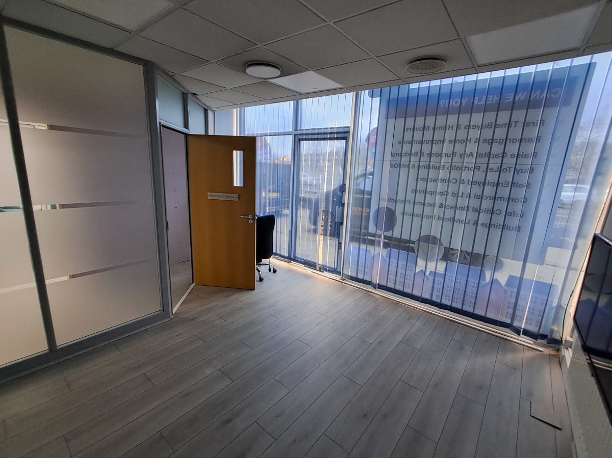 Industrial Unit in Tolworth - photo 4