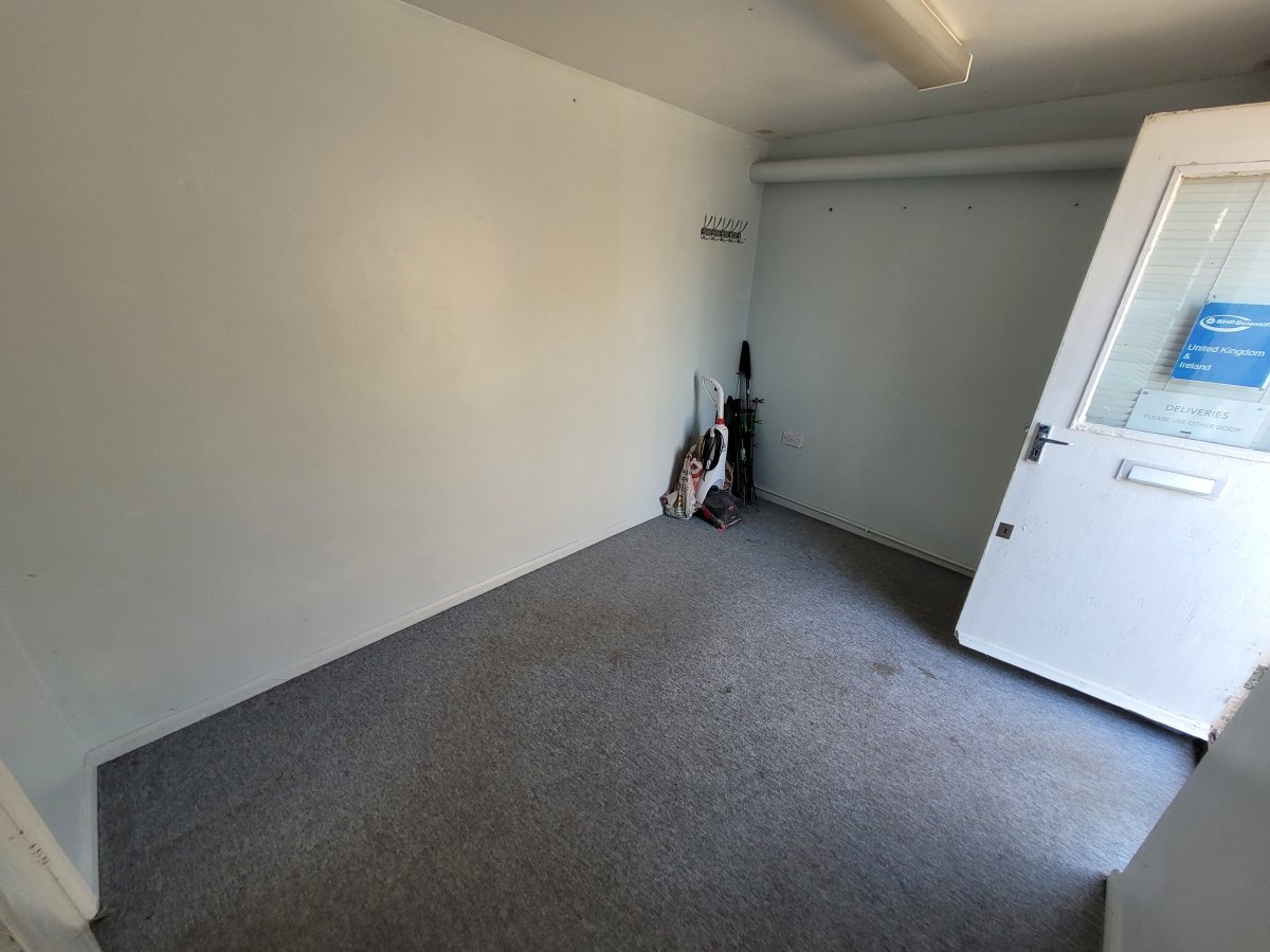 Industrial Unit in Stukeley Meadows Industrial Estate - photo 4