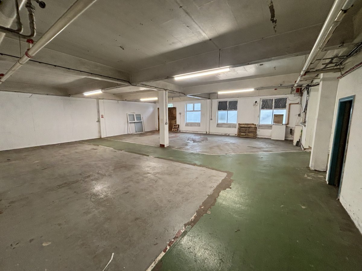 Industrial Unit in Halifax - photo 2