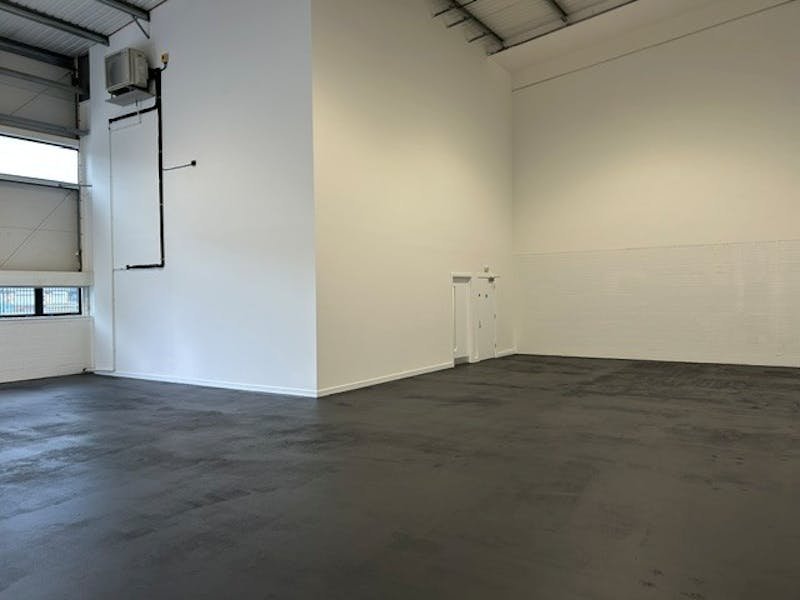 Industrial Unit in Barking - photo 4