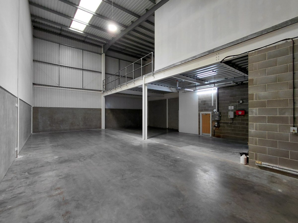 Industrial Unit in Croydon - photo 2