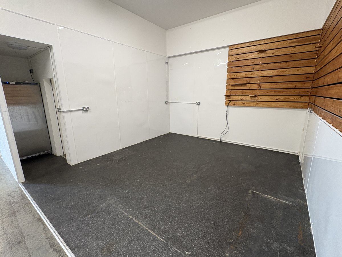 Industrial Unit in Lymington - photo 3
