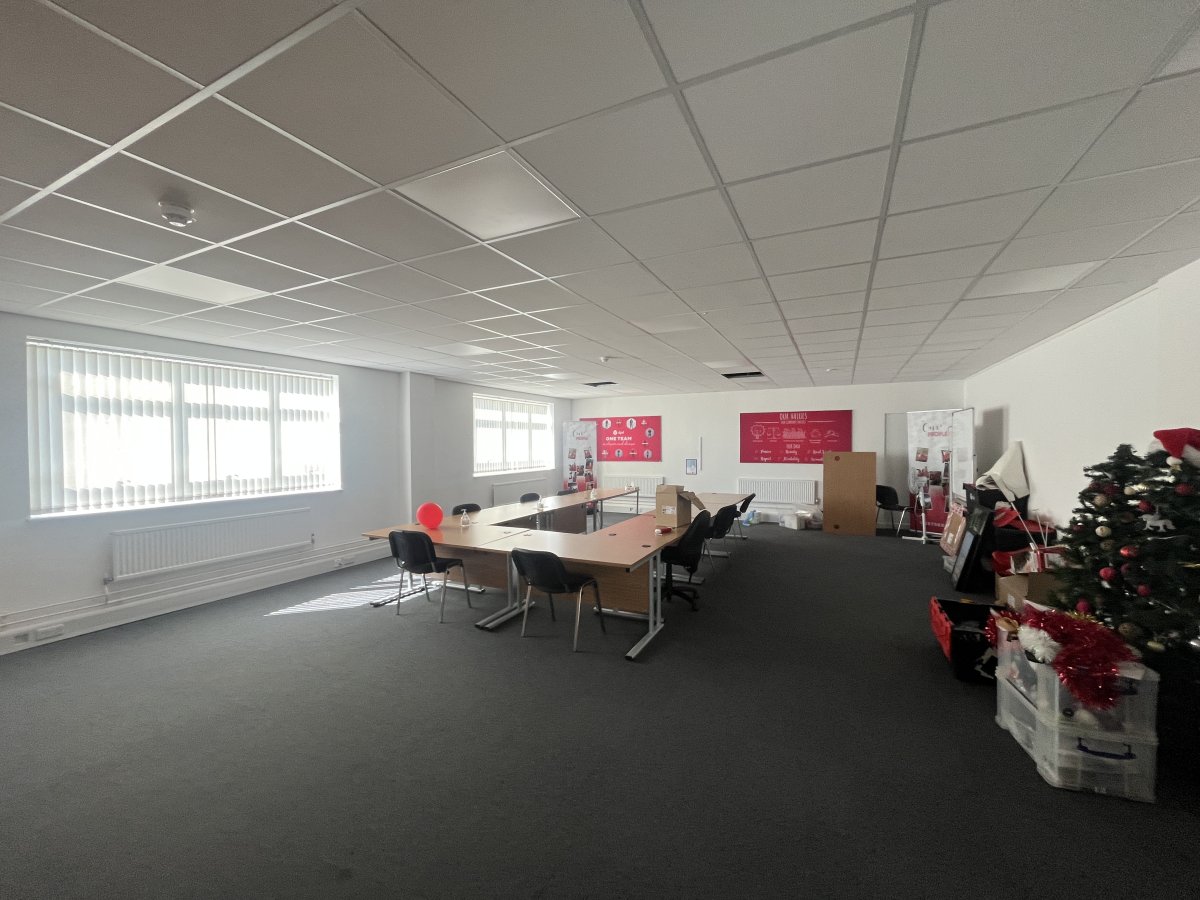 Industrial Unit in Burgess Hill - photo 3