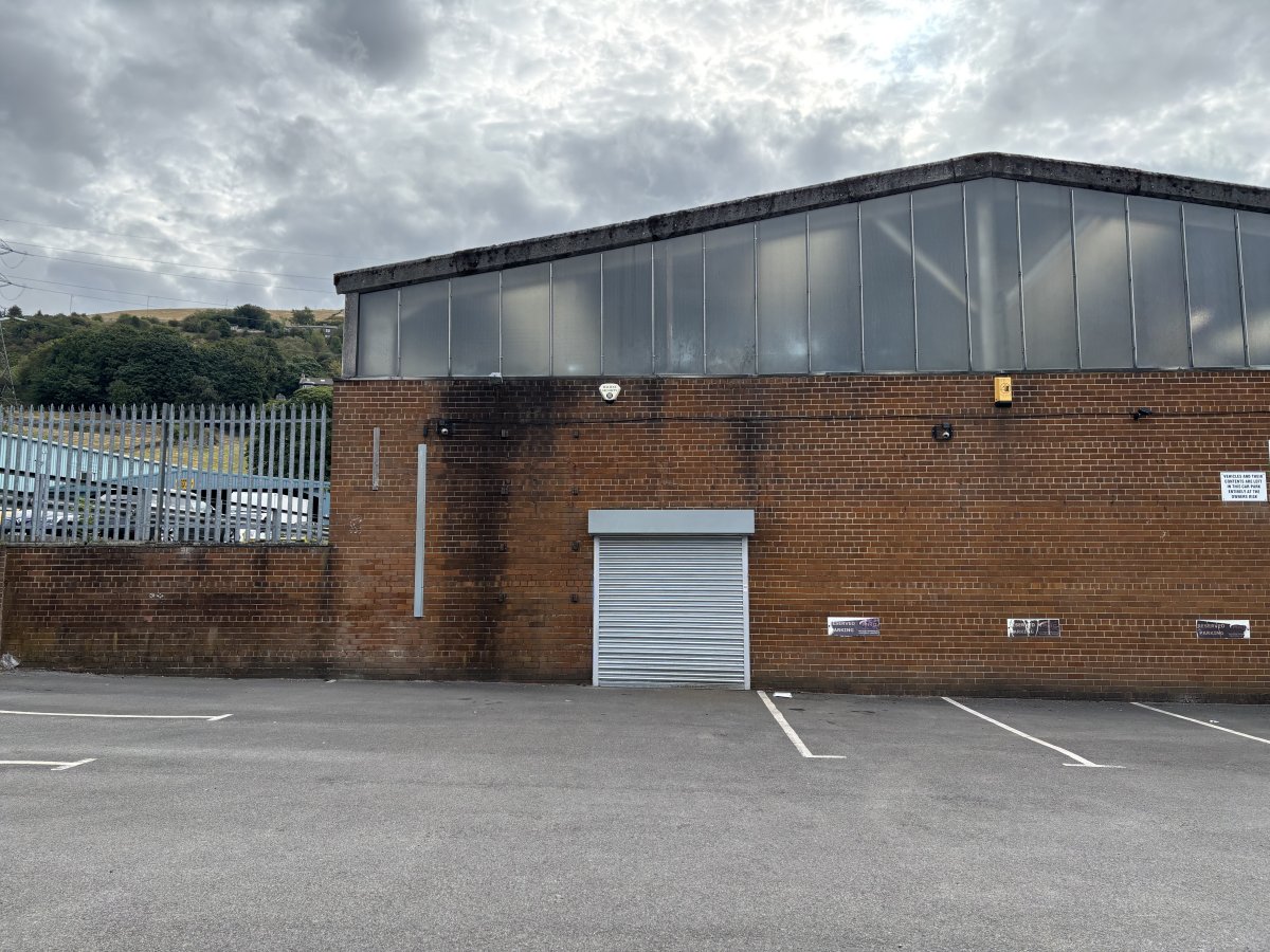 Industrial Unit in Halifax - photo 2