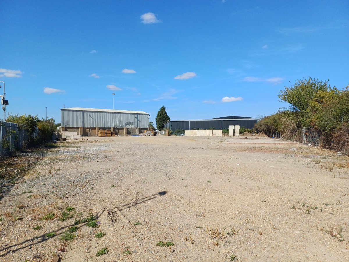 Industrial Unit in Peterborough - photo 2