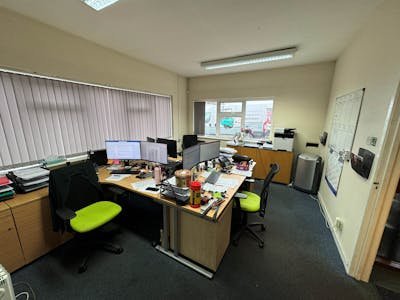 Industrial Unit in Portsmouth - photo 4