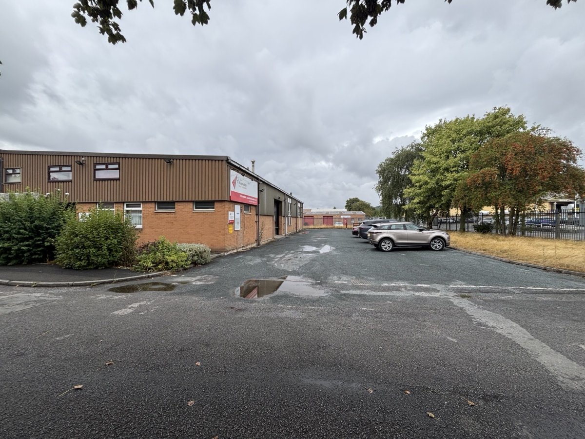 Industrial Unit in Bradford - photo 3
