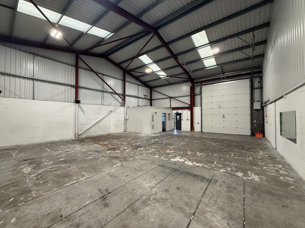 Industrial Unit in Oldham - photo 2