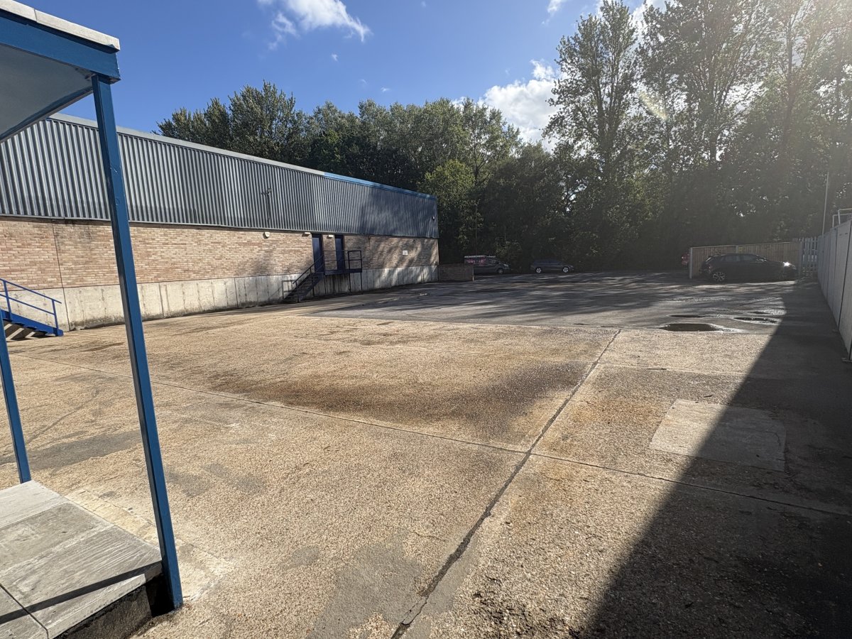 Industrial Unit in Southampton - photo 2