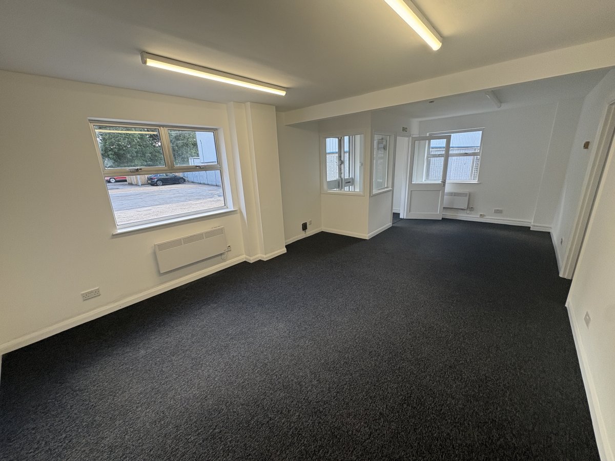 Industrial Unit in Southampton - photo 3